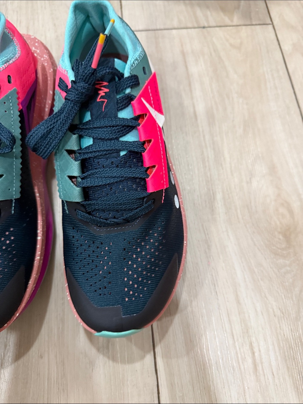 Nike Women’s Black Pink Teal Multi-Color Trail Running Shoes - Picture 6 of 9